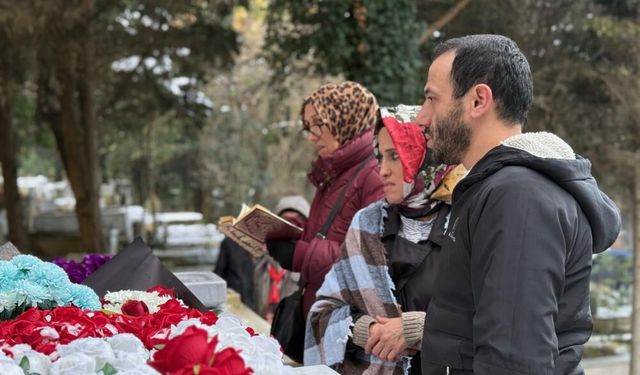 Ferdi Tayfur vefatının 1. yıl dönümünde mezarı başında anıldı