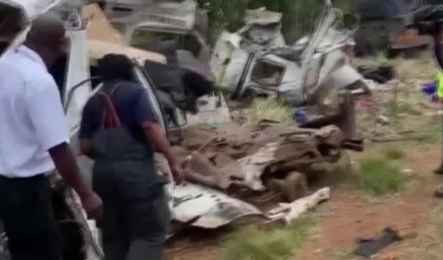 Güney Afrika'da okul servisi kamyonla çarpıştı: 14 öğrenci öldü