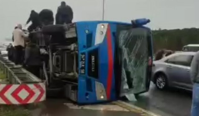 İstanbul’da cezaevi nakil aracı devrildi: 19 yaralı