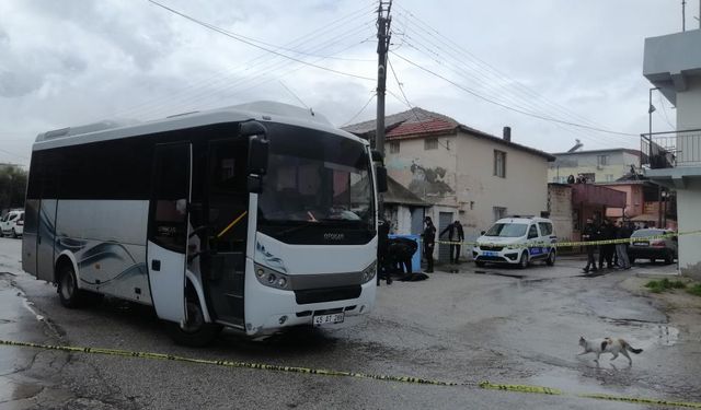 Boşanma aşamasındaki karısını sokak ortasında öldürdü