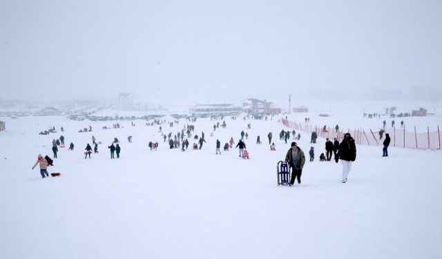 Muş Güzeldağ Kayak Merkezi 25 bini aşkın kayakseveri ağırladı