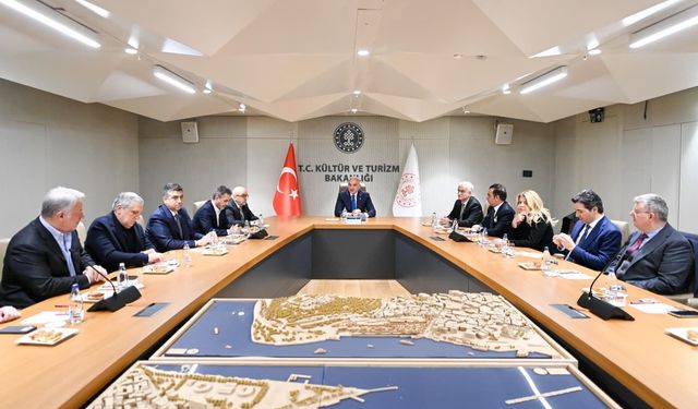 Bakan Ersoy, Türk dizilerine destek programının kriterlerini yapımcılarla görüştü