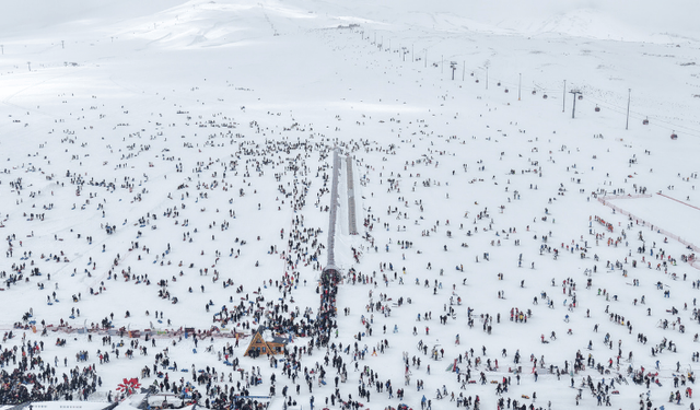 Erciyes'te hafta sonu yoğunluğu yaşanıyor