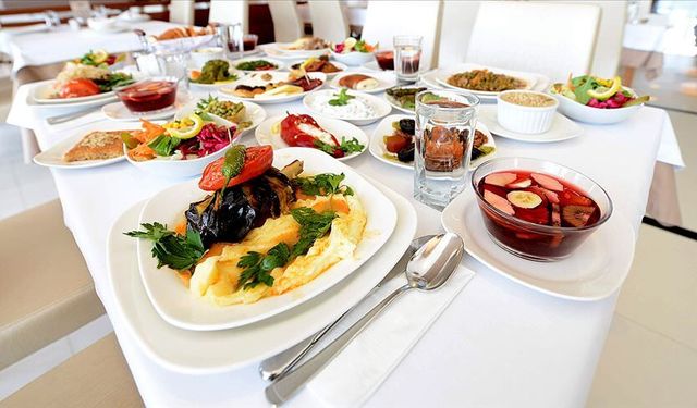 Uzmanından iftar sofraları için sağlıklı beslenme önerileri