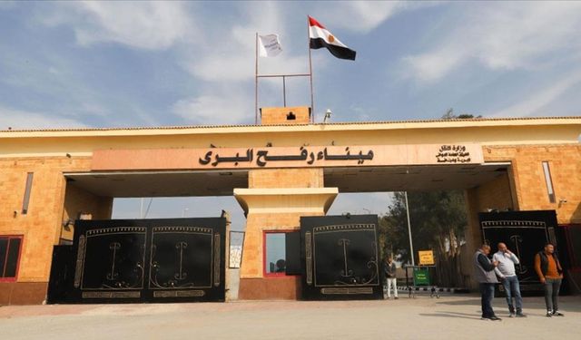 İsrail, Refah Sınır Kapısı'ndan girişlerde Filistinlilere ağır şartlar getirdi