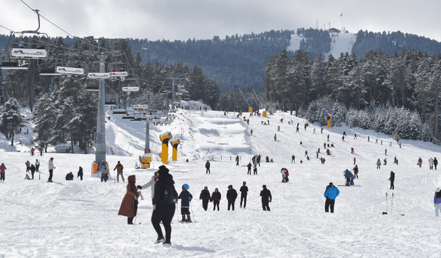 Sarıkamış Kayak Merkezi, kristal karıyla kayakseverleri ağırlıyor