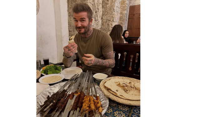David Beckham'ın kebap keyfi: Fırının başına da geçti