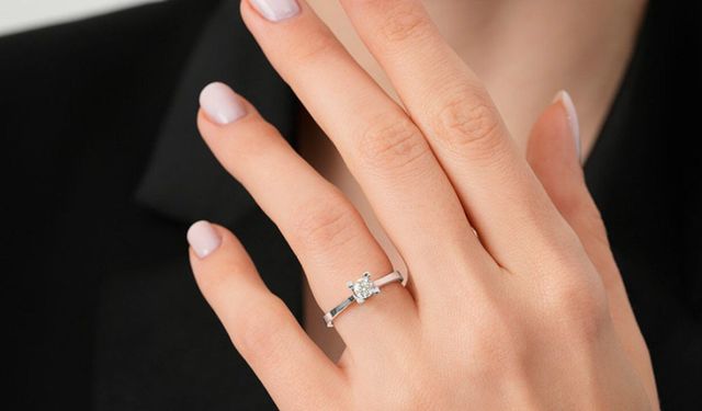 Oval Tektaş Modelleriyle Zarafetin En Işıltılı Hali: Lizay Pırlanta