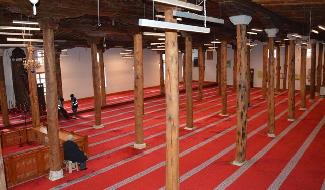 UNESCO tescilli 8 asırlık Sivrihisar Ulu Cami ramazana hazır