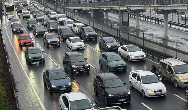 İstanbul'da bayram bitti trafik çilesi başladı