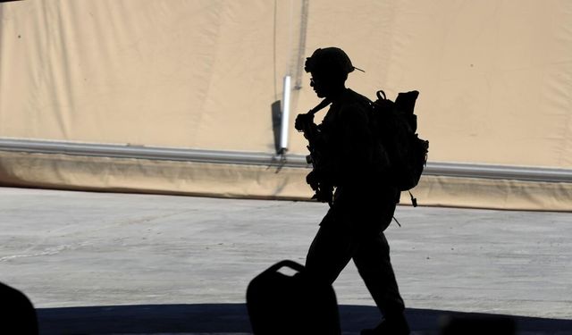 İngiltere, üslerini İran'ı vurması için ABD'ye açtı