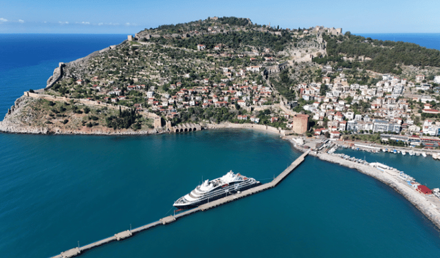 Alanya'ya "Le Dumont-d'Urville" kruvaziyeriyle 114 turist geldi