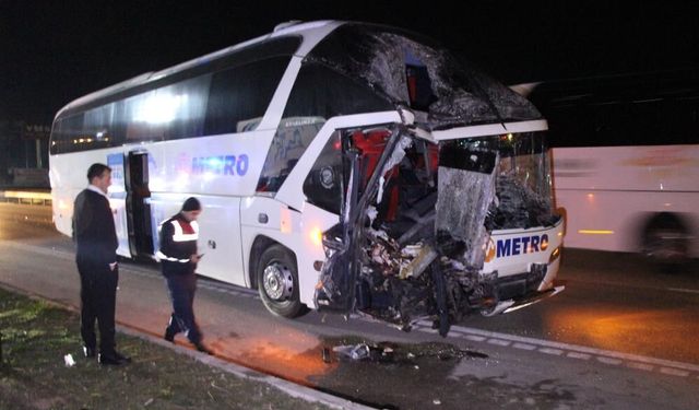 Amasya'da yolcu otobüsü ile tır çarpıştı: 11 yaralı