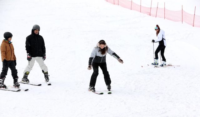 Anadolu'nun "yüce dağı" Ilgaz'da kayak sezonu ilkbaharda da sürüyor