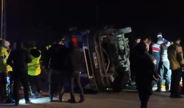 Ankara'da minibüs ile otomobil çarpıştı: 2 ölü