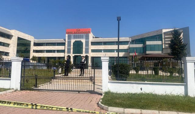 Antalya kaymakamlık binasında silah sesleri! Özel harekat polisleri sevk edildi