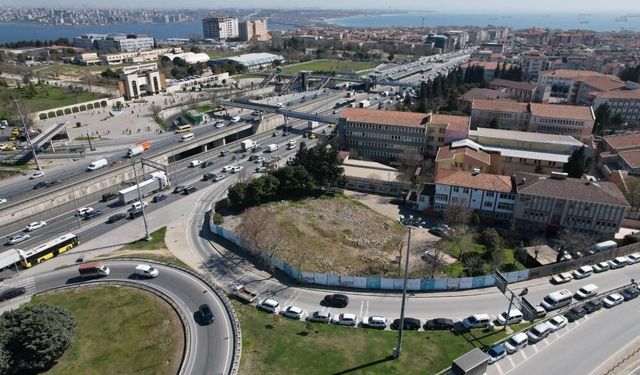 Avcılar'da 7 yıldır yaptırılmayan cami akıbetini bekliyor