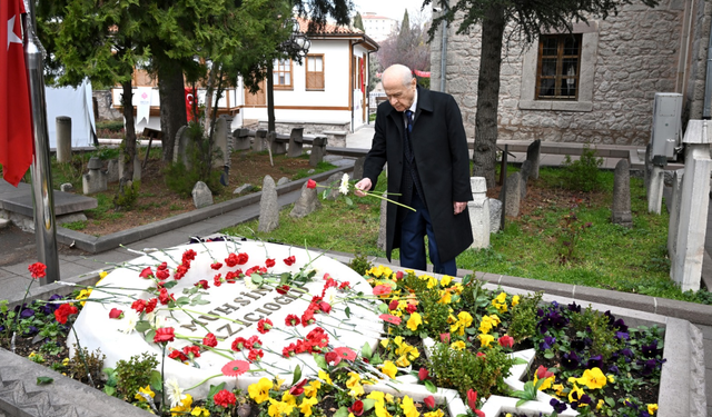 Bahçeli’den Muhsin Yazıcıoğlu’nun kabrine ziyaret
