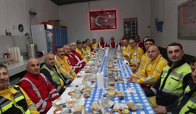 Bakan Işıkhan, bakır madeninde işçilerle sahur yaptı