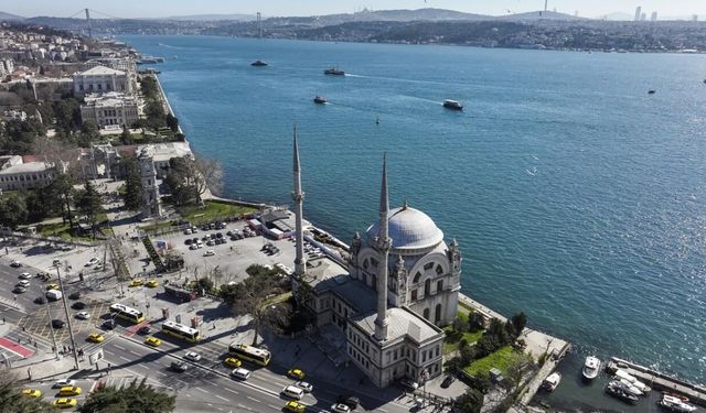 Sarayın yanında yükselen zarif eser ‘Dolmabahçe Camisi’