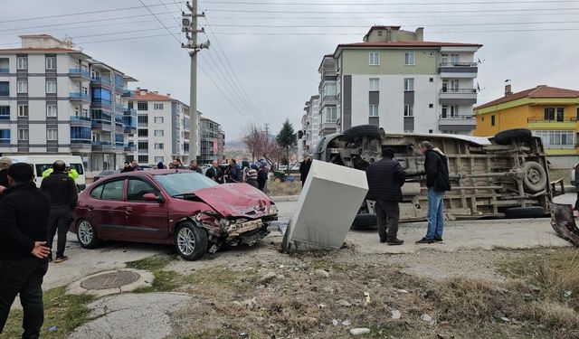 Çorum’da minibüs ile otomobil çarpıştı: 5 yaralı
