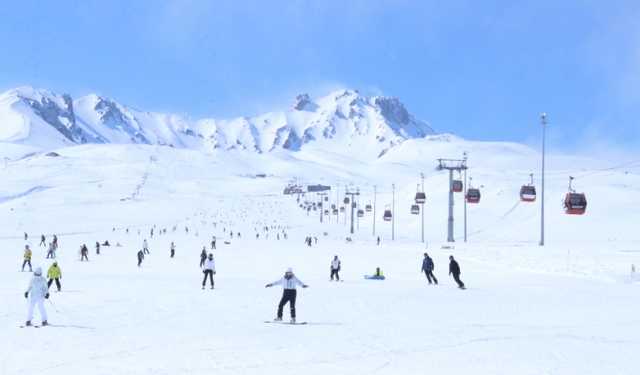 Erciyes'te hafta sonu yoğunluğu yaşanıyor