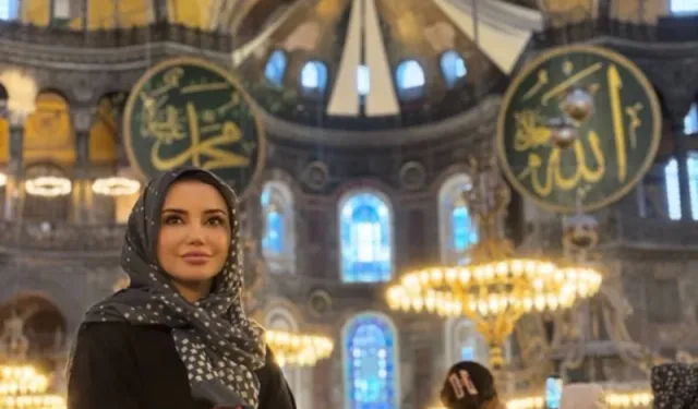 Esra Ezmeci'nin başörtülü pozları gündem oldu