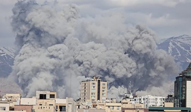 İran'ın başkenti Tahran'da art arda patlamalar