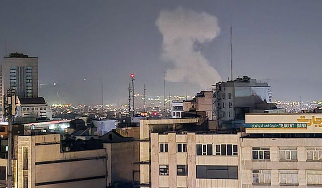 İran'ın başkenti Tahran'da patlamalar meydana geldi