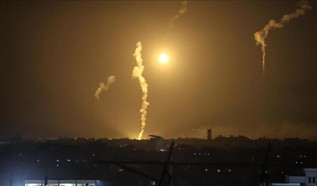 İsrail'in Gazze kentine düzenlediği saldırılarda 2 Filistinli hayatını kaybetti