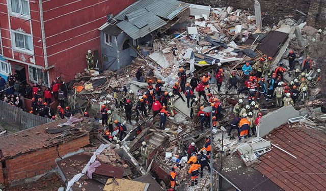 İstanbul’daki enkazdan acı haber: 1 kişi hayatını kaybetti