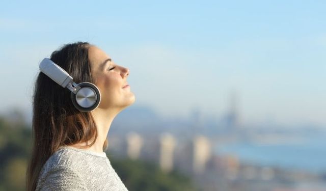 8 saatten fazla kulaklık kullananlar risk altında! Uzman isimden kritik uyarı