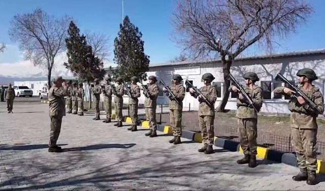 Kara Kuvvetleri Komutanı Orgeneral Tokel, İran sınırında incelemelerde bulundu