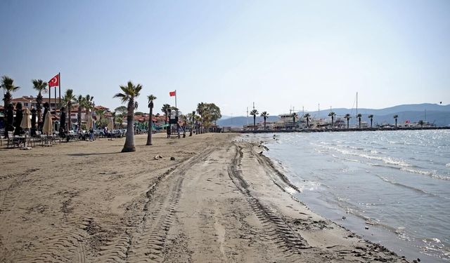 Muğla'nın Akyaka sahilinde deniz suyu çekildi