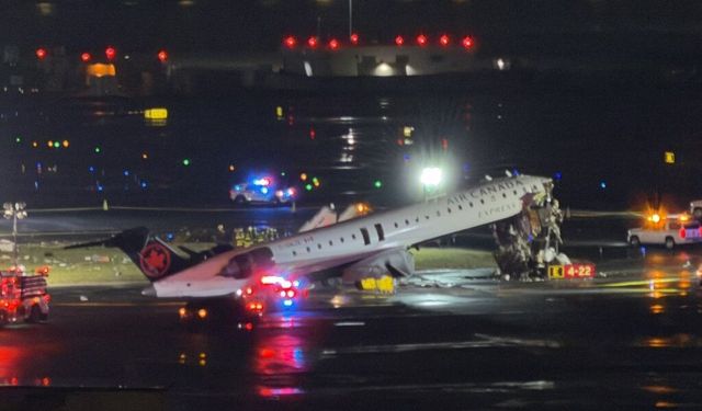 New York'ta feci kaza! Uçakla itfaiye aracı çarpıştı