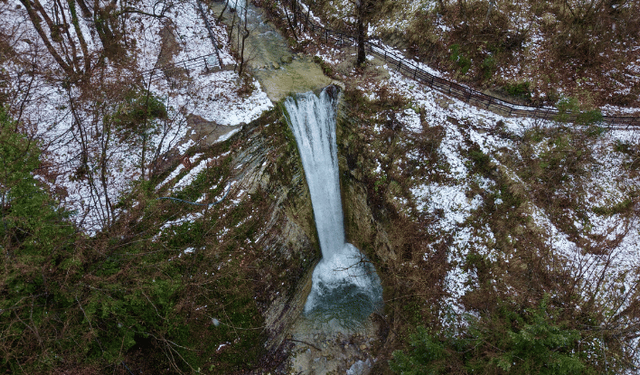 Sorkun Şelaleleri Tabiat Anıtı kar yağışıyla ayrı güzelliğe büründü