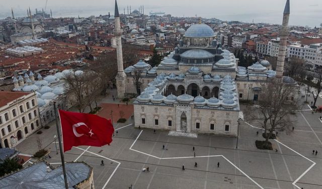 Tarihi yarımadadaki Beyazıt Camisi, Osmanlının klasik mimarisini yansıtıyor