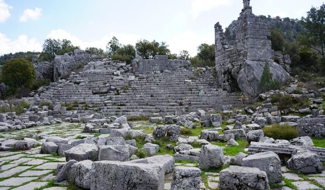 Adada Antik Kenti'nde 17 asırlık kesintisiz yaşamın izleri gün yüzüne çıkarılıyor