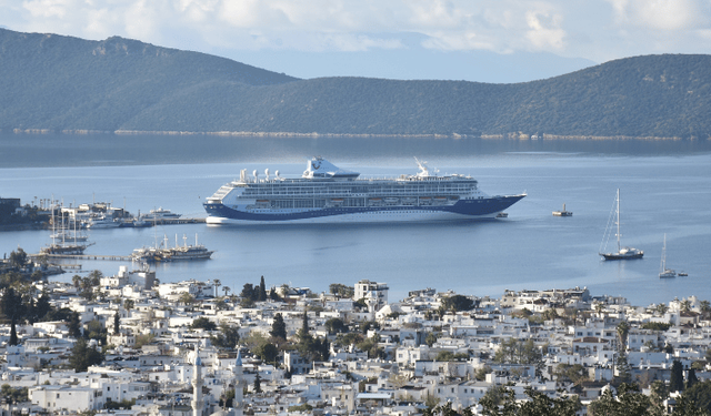 Bodrum'a "Marella Discovery" kruvaziyeriyle 1917 turist geldi