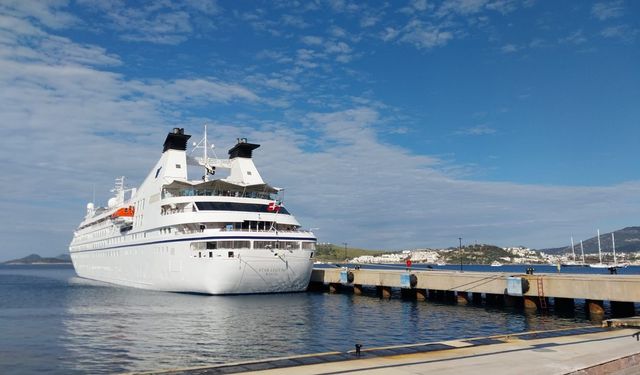 Bodrum'a "Star Legend" kruvaziyeriyle 240 turist geldi
