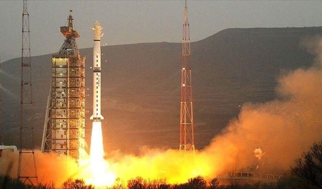 Çin, Cielong-3 roketiyle internet teknoloji uydusunu uzaya fırlattı