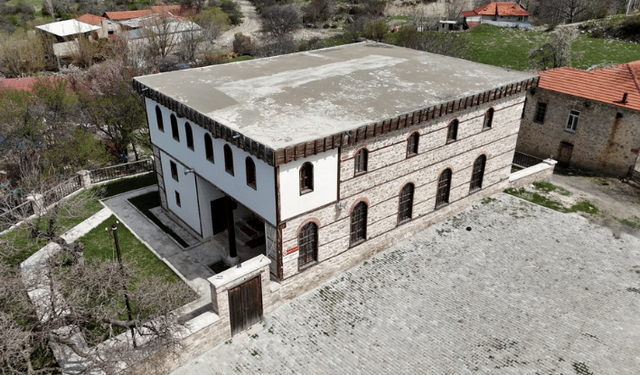 Isparta'daki Bahçe Camisi yaklaşık 800 yıldır zamana meydan okuyor