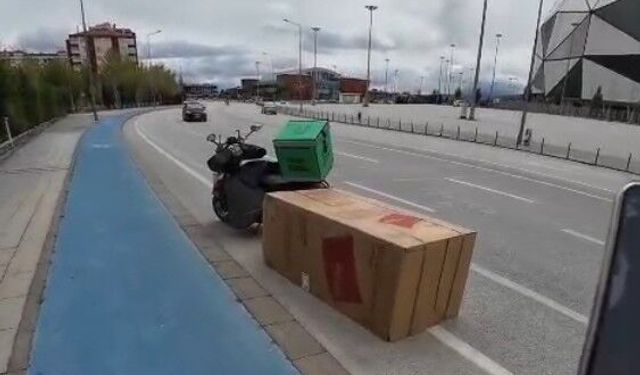 Görenleri şaşkına çeviren olay! Çanta, cüzdan derken yol kenarında buzdolabı bulundu