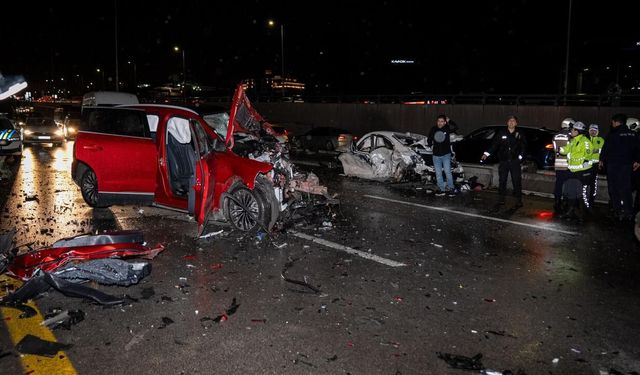 Ankara'da zincirleme trafik kazası: 8 yaralı