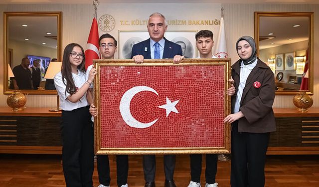 Bakan Ersoy, 19 Mayıs’ta genç sanatçıları bakanlıkta ağırladı