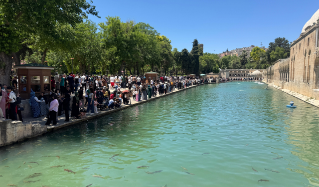 Balıklıgöl bayramda yerli turistlerle doldu
