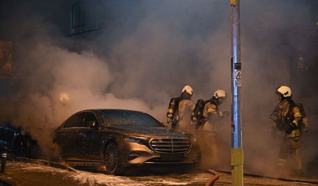 Kadıköy'de milyonluk araçlar küle döndü