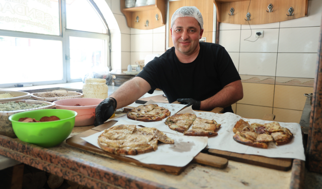 Konya’nın “Anadolu pizzası” yağ somunu geleneksel lezzetini yaşatmaya devam ediyor