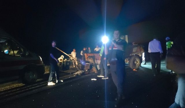 Çorum'da feci kaza! Kamyon traktöre arkadan çarptı: 1 ölü, 2 yaralı
