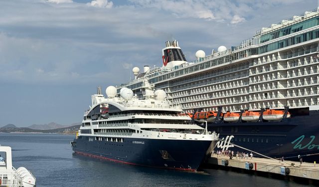 Dev gemiler Bodrum'da! Aynı gün 2 bin 583 turist geldi